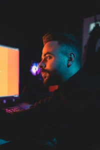 نویسنده سری هوم